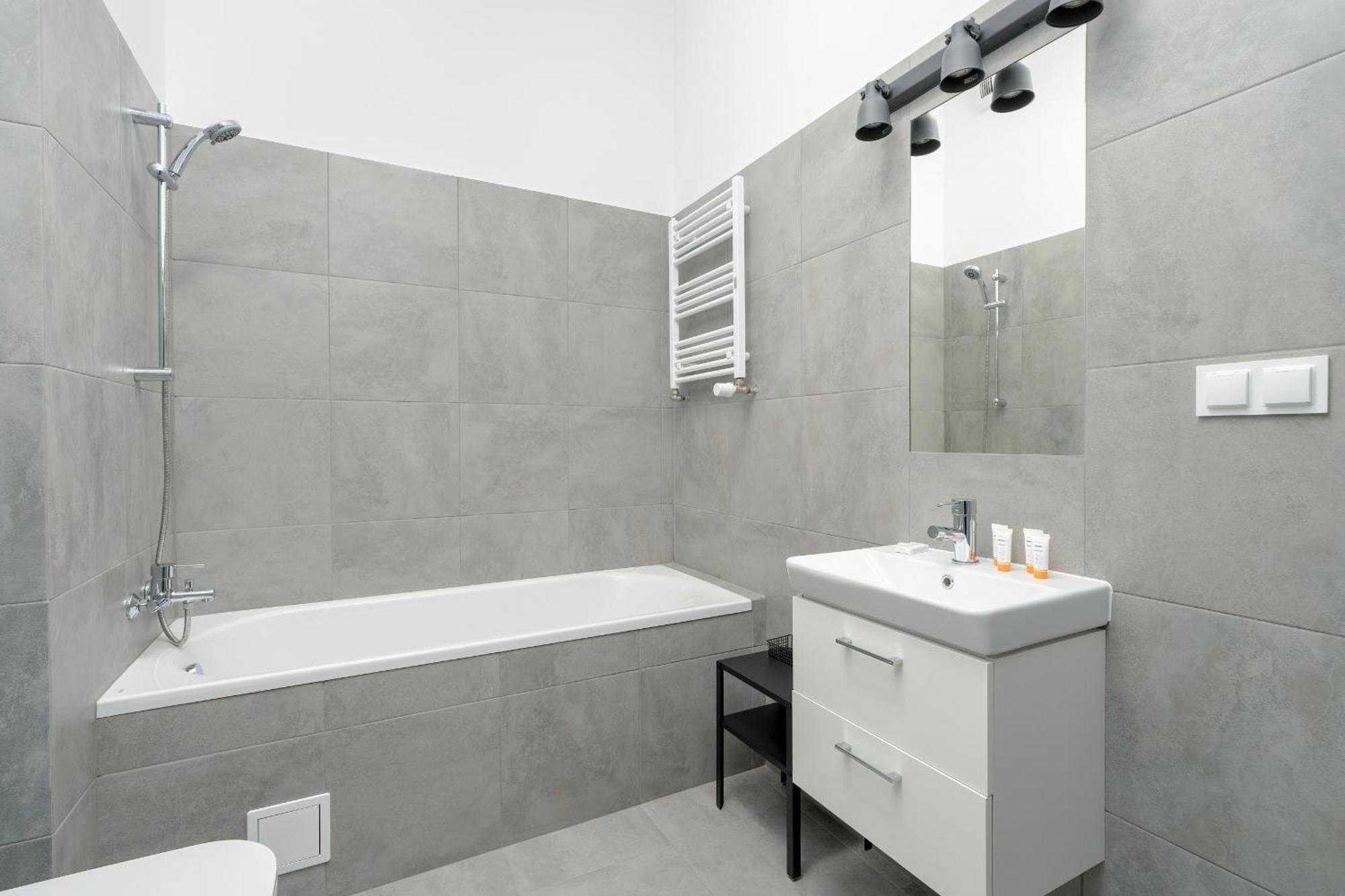 פוזנן Cozy Studio With Balcony And Free Garage By Noclegi Renters מראה חיצוני תמונה